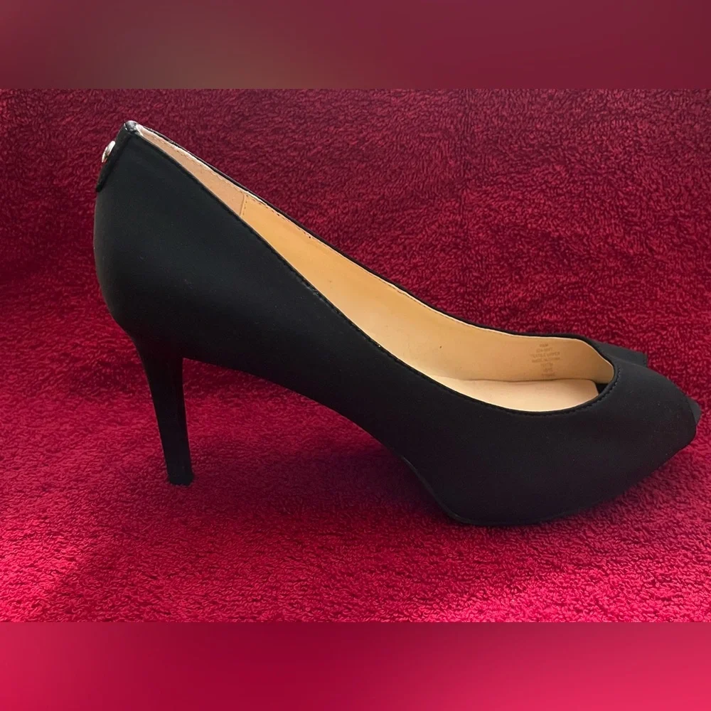 Elegantly Liz Claiborne Black Peep-Toe Heels - Picture 2 of 9